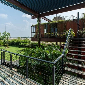 Blending futuristic building